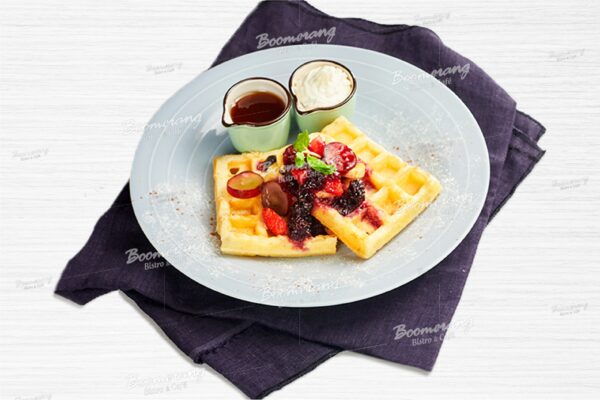 buttermilk waffle with fresh fruit-min-nha-hang-tay-boomerang-sang