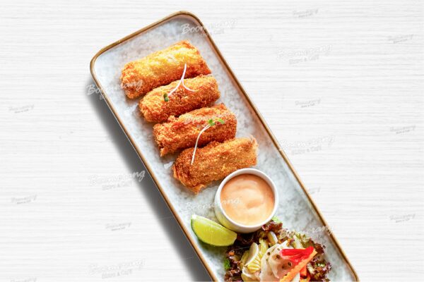 deep-fried seafood spring rolls-min-nha-hang-tay-boomerang-an-ngon